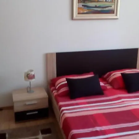 14993b Podstrana
